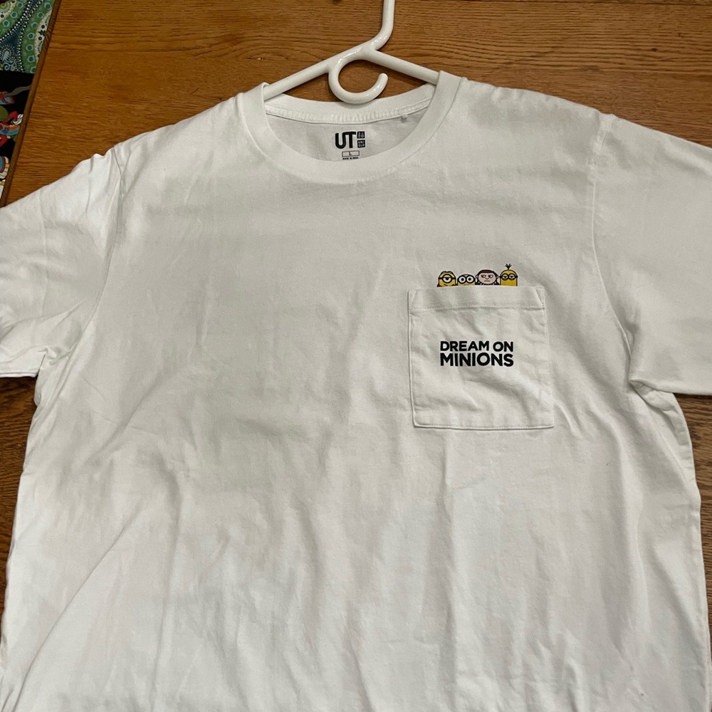 Minions Adult T Shirt in new like condition size L